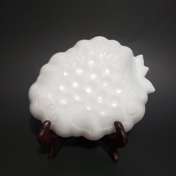 Hazel Atlas White Milk Glass Grape  Candy Trinket Dish - Picture 3 of 11